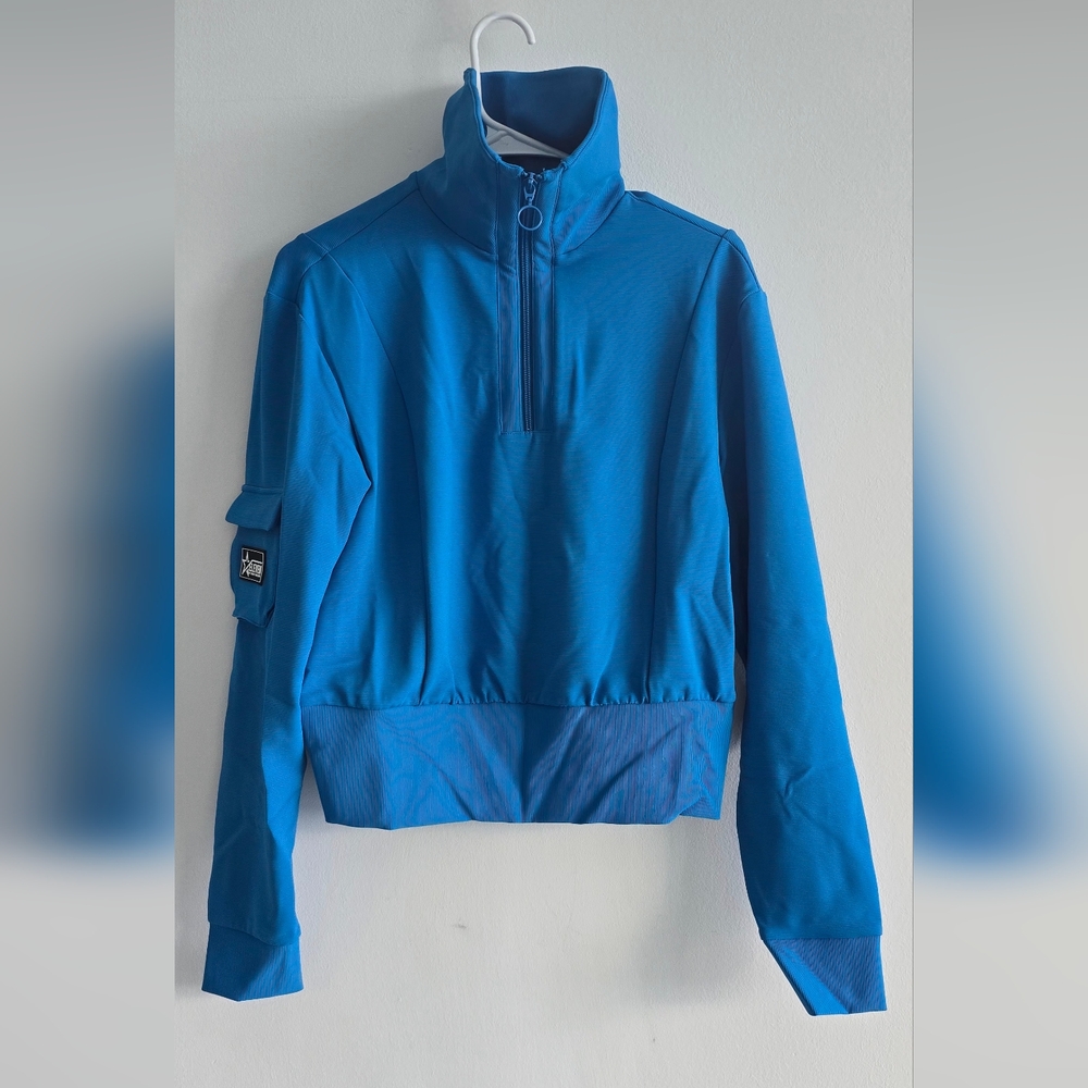 Funnel-Neck Half Zip
Long Sleeves Sweater Size S